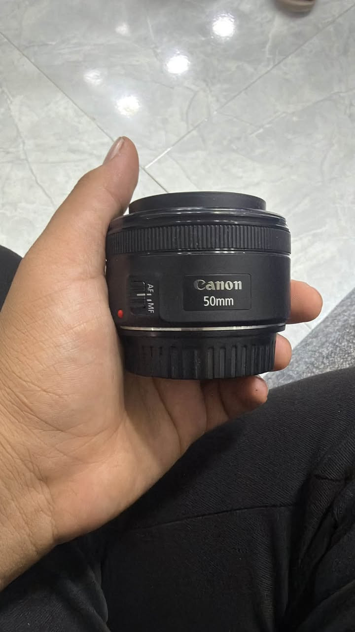 كانون 70d وكانون 5D. الكمرات نضيفه كله استعمال شخصي  معه عدسات عدد 3 معه بطاريات عدد 4  كامل ملحقاتهم وياهن 
الفايف دي. كرتونته وملحقاته كامله   للتواصل ***********
