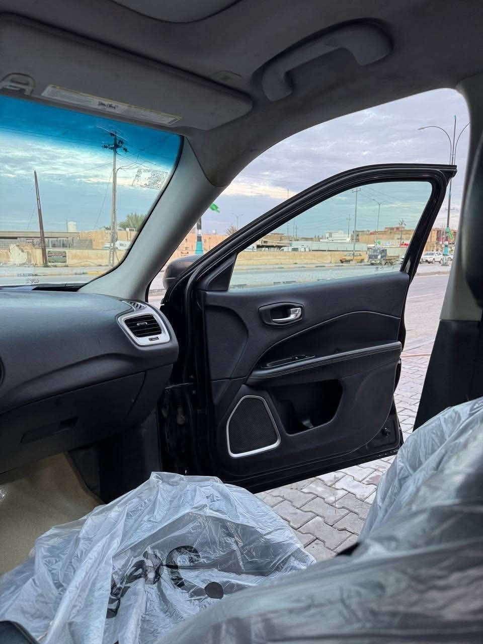 جيب كومباس 2018 4x4
كير محرك صدر مكفول تبريد ثلج وكله جديد

تحويل مباشر بـ اسمك ..

مواصفاتها تخبل :

شاشه كبيره 

كامرة خلفية

بصمه ابواب

تثبيت مسار

مثبت سرعة

تشغيل بصمة

فول تحكم ستيرن

تشغيل عن بعد

هند بريك بصمة

تبريد قطعتين

تبريد مناخين

تدفئه ستيرن

كشنات جلد

كشنات تدفئة

كشن كهرباء

دفع رباعي

٣ وضعيات قيادة

نقطه عمياء

اشاير مري

بلوجكترات 

رقم بغداد 

 سياره خير من الله 

وبعد بيه مواصفات

مكاني واسط كوت 

115 وبيها مجال 

***********

بي واتساب واني اخادم
