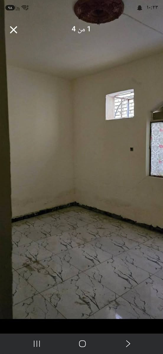 السلام عليكم
بيت ١٠٠ متر خلفي للايجار طابو صرف
التفاصيل : 
العنوان / حي الخضراء خلف عماره الخضراء
بناء البيت طابوق حصرا
يحتوي ع غرفتين ، صاله ، مطبخ ، صحيات ، منور
عرض الدربونه متر ونص 
م / الماء والكهرباء ع ابو الملك
البيت كامل مكمل تجي تغسل وتكعد بيه
للاستفسار ع *********** ناصرية, ذي قار

نص مكتوب في الصور:
- 4 من 4
- 1 من 4
- 3 من 4