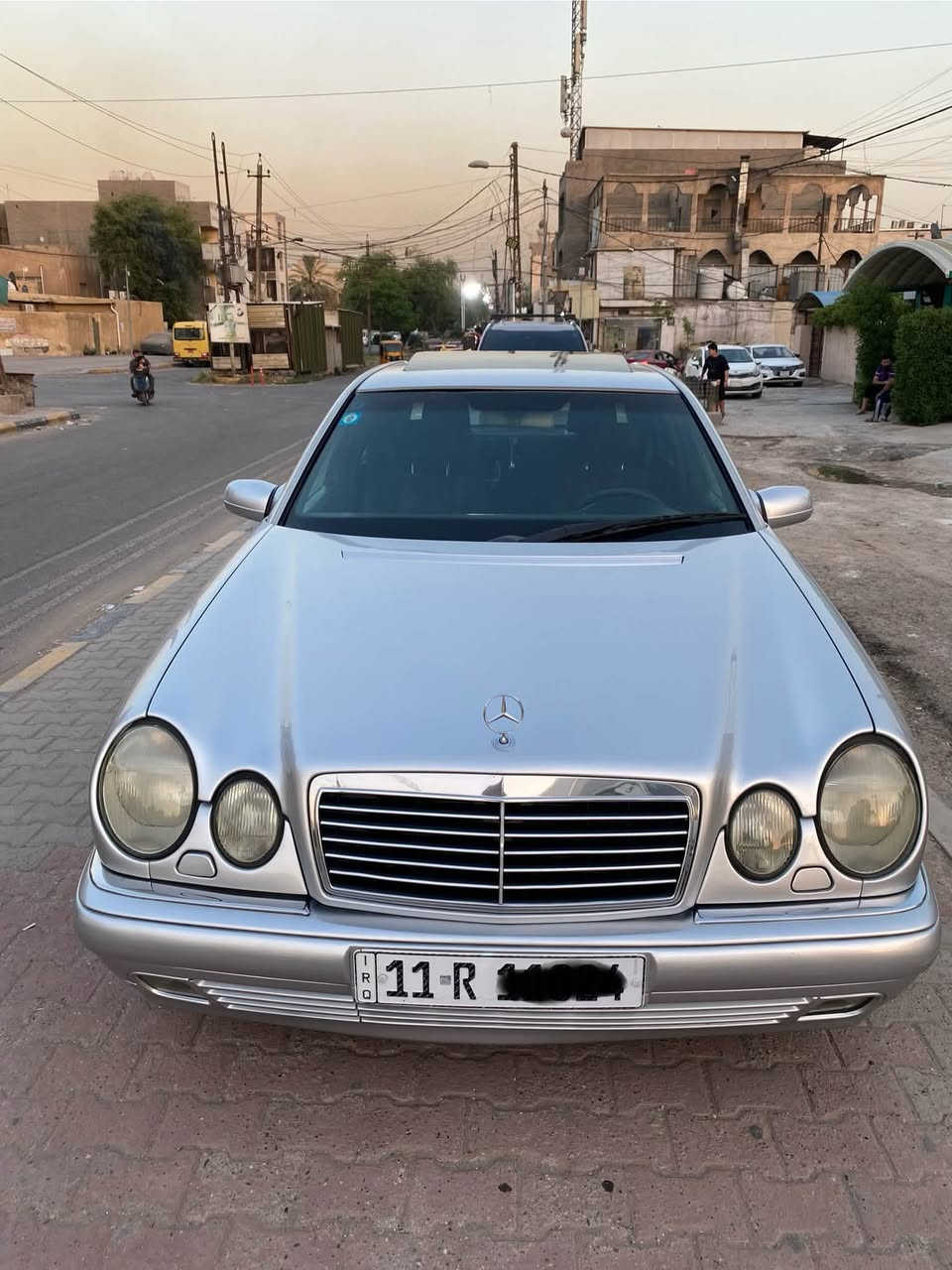 مرسيدس ام عيون W210 للبيع فقط
صبغ عام سبب الجراد بدون حادث 

مكينه 320 V المرغوب  گير D4 سلايت روف مرايات اشاره وشفط صدر امامي خلفي جديد كهربائيات كلها بلاد لايت زنون تبريد ثلج رقم بغداد بسمي تحويل مباشر السياره جاهزه من كلشي #️⃣محرك ڤي V بلادي مو خراطيم #️⃣ 

مكان السياره بغداد الكرخ  *********** واتساب 

السعر خاص

