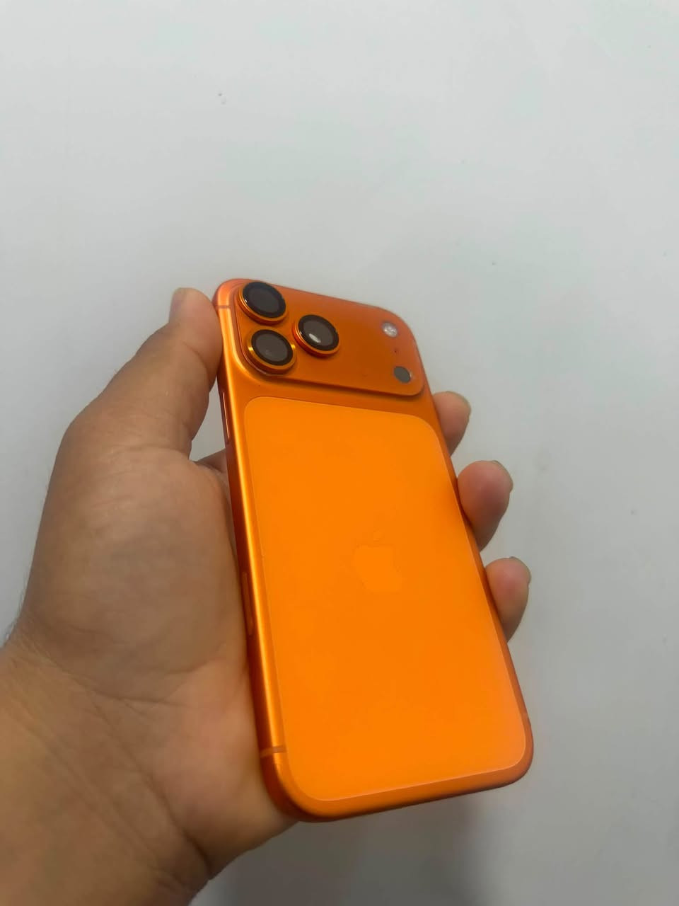 السلام عليكم أيفون 17pro max اي سم 🔥عربي شرق اوسط مو ياباني 
بطاريه96

🔥🔥ملاحضه ذاكرته 512 
السعر قفل 1850 الف

شريحه إلكترونية نضافه100٪ألون برتقالي مثل ما موضح بل صورة مكان بغداد مدينة الصدر 
***********

نص مكتوب في الصور:
- حالة البطارية عادية حالة البطارية تعمل بطارية iPhone هذه على النحو المتوقع. حول البطارية والضمان... الحد الأقصى للقدرة 96% هذا قياس لقدرة البطارية مقارنة بقدرتها عندما كانت جديدة. قد تتسبب القدرة المنخفضة بتقليل ساعات الاستخدام بين عملية الشحن والأخرى. عدد الدورات 244 هذا هو عدد مرات استهلاك iPhone لققدرة البطارية. معرفة المزيد... تاريخ التصنيع آب 2025 أول استخدام تشرين الأول 2025
- حول الاسم iPhone (3) إصدار iOS 26.7 اسم الطراز iPhone 17 Pro Max رقم الطراز MFYD4AH/A الرقم التسلسلي CY1FM3YF7G الضمان المحدود تاريخ انتهاء الصلاحية 2026/10/25 الأغاني 0 الفيديوهات 975 الصور 1,816 التطبيقات 54 السعة 512 غ.ب. متوفرة 304.82 غ.ب.