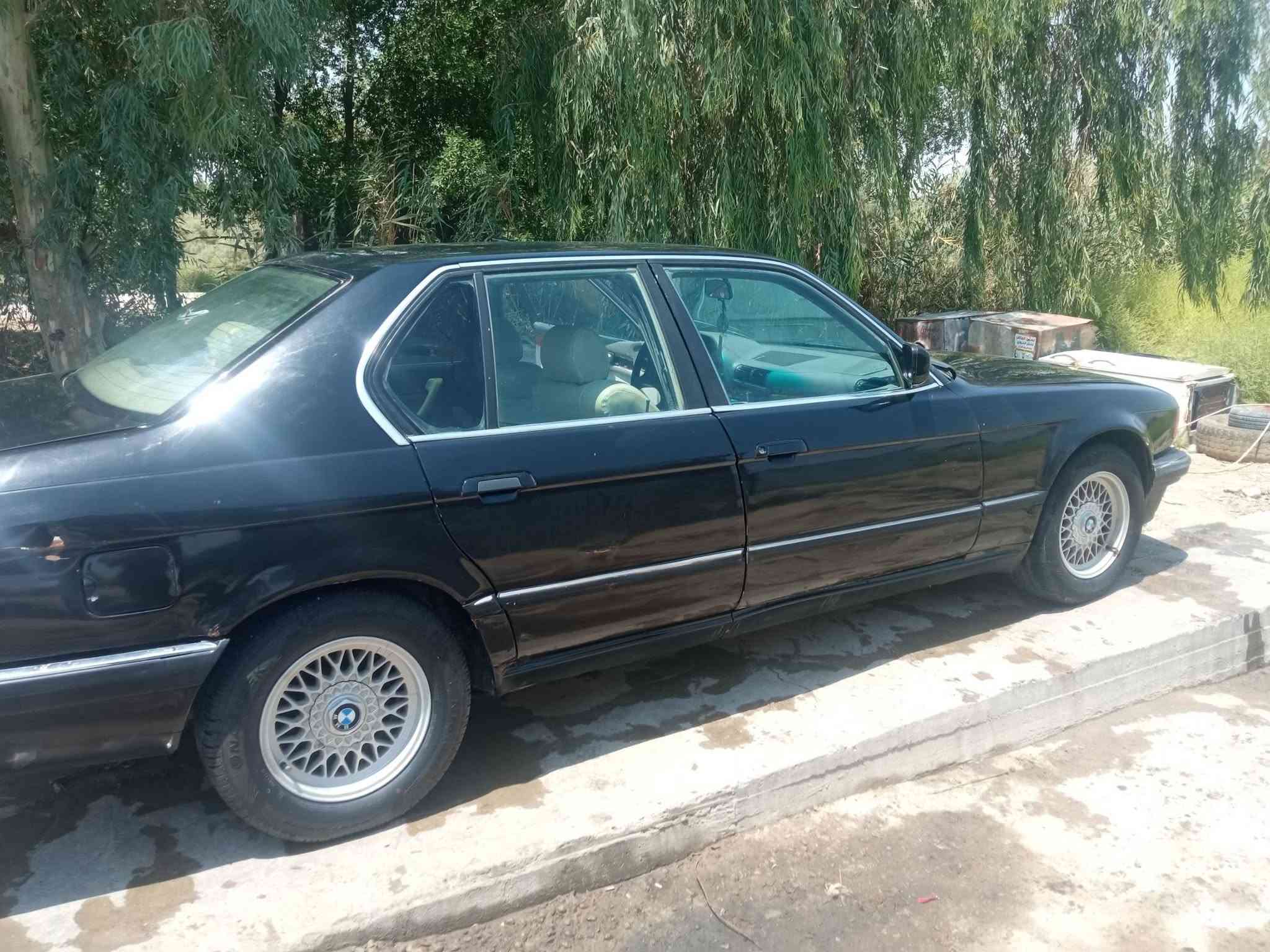 للبيع بي ام موديل 1991حجم 735اصل بلاد حدادية تخم تاير جديدة مشروع وطني داخل ثلجي دبل اير باك  مصبوغة عام جمالية هيترات الكشنات شغالة كهربائيات كلها شغالة رقم بابل السعر 38وبيها مجال حك الجية  للاستفسار اكثر اتصل ***********
