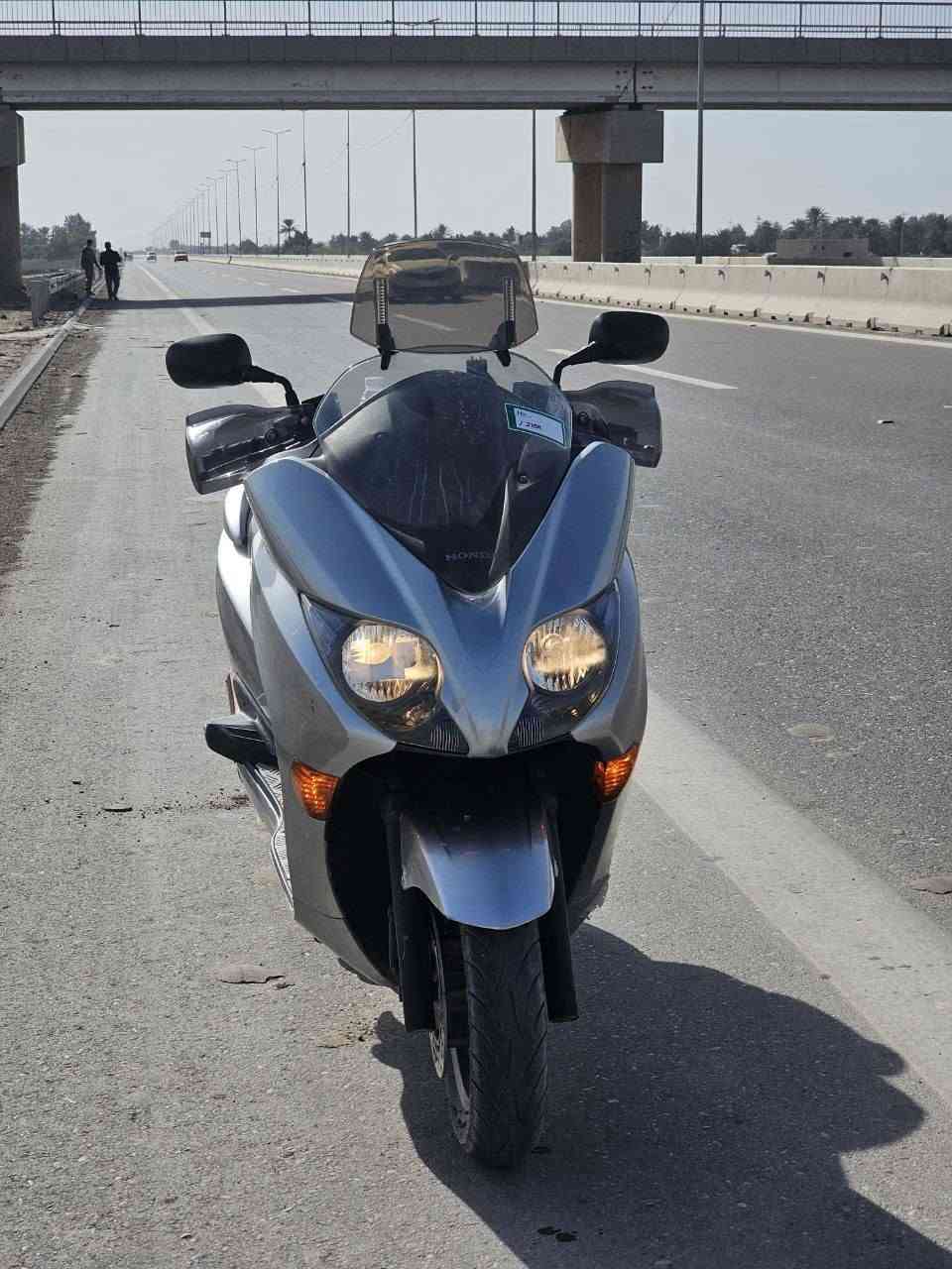 سلام عليكم فورزه 010 للبيع ماشيه 30الف دراجه نضافه كدام عينك  مكانه سماوه أي ستفسار عل هاذه رقم ***********
السعر 13 بيه مجال بصيط
