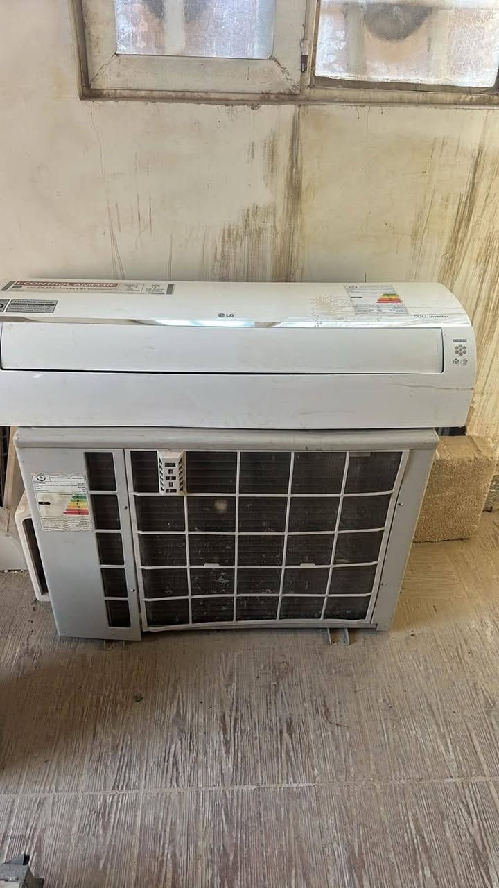 سبلت جدراي نوع LG انفيرتر حجم 2 طن للبيع
***********
