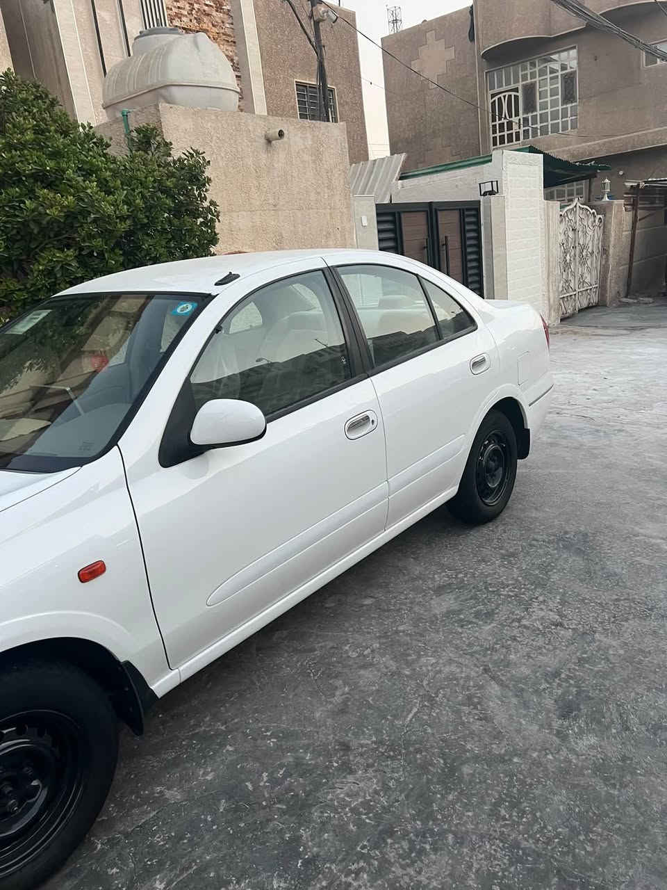 السلام عليكم
نيسان سني موديل ٢٠٠٩ياباني اصل
السياره جديده بمعنى الكلمه 
بيه صبغ باب وره راكب. فقط
السياره تخم تاير جديد وسبير مانازل
كير ومحرك وكهربائيات بلاديه 
صدر امامي خلفي 
تبريد ثلج 
رقم بغداد بأسمي تحويل ثاني يوم
السعر  ١١٠وبيه مجال 
للاستفسار: *********** 
العنوان بغداد
