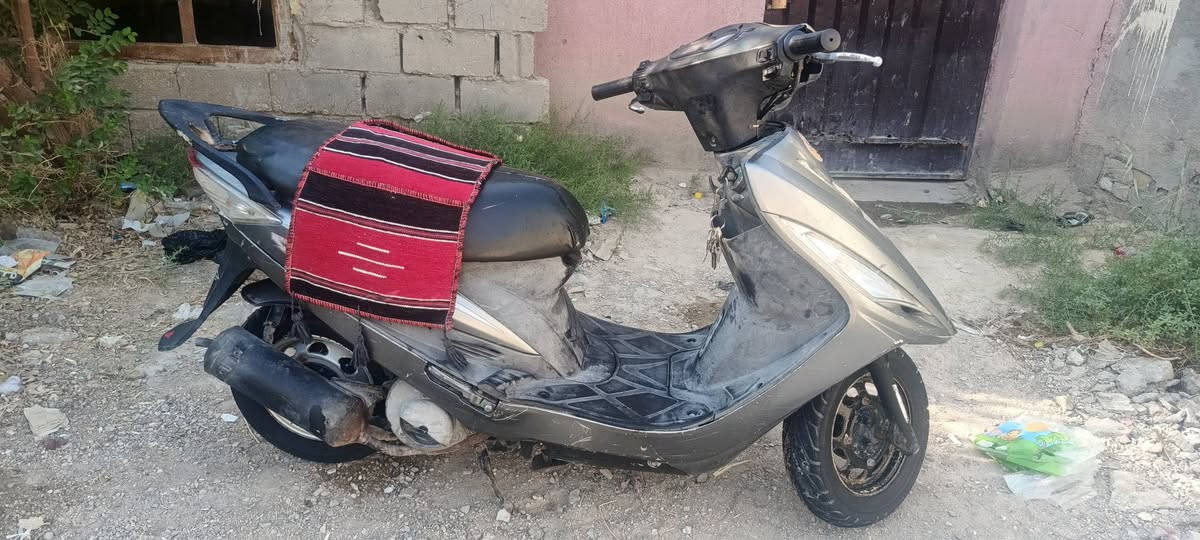 سلام عليكم من رخصت الادمن دراجه كامكو جيفايد اكو ناس سميها جي 4 دراجه نضيفه شلعه معدل سلف هندر كهربائية كلها شغاله كفرات مختمه ختم واحد حته الشوته من الداخل نفس الختم داخل ملاح  مكفوله معدل 130وحته تعبر سلف عل لمس تشتغل مناقصه شعره ترايك وين مايعجبك نقصه فقط العداد عاطل الكتروني عاطل بس هاذا نقصها الباقي كلها كفاله كلجات امامي خلفي خرز قايش كله بلاد وجديد بعده للبيع 500 وبيه مجال او مراوس حسب القناعه مكاني حله مركز 
***********
