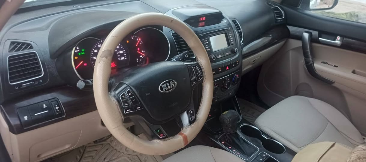 السلام عليكم ورحمة الله وبركاته
KIA سورنتو 2014
لون أبيض رقم بغداد نكليزي بسمي تحويل ثاني يوم
مكينه 4 أمريكي ضربه  خفيفه بنيد وكتاب الفحص موجود 
5راكب السياره حلوه خير من الله 
العنوان الناصرية سوق الشيوخ السعر جداً مناسب 
التفاصيل اكثر اتصل على ‏‪***********‬‏

