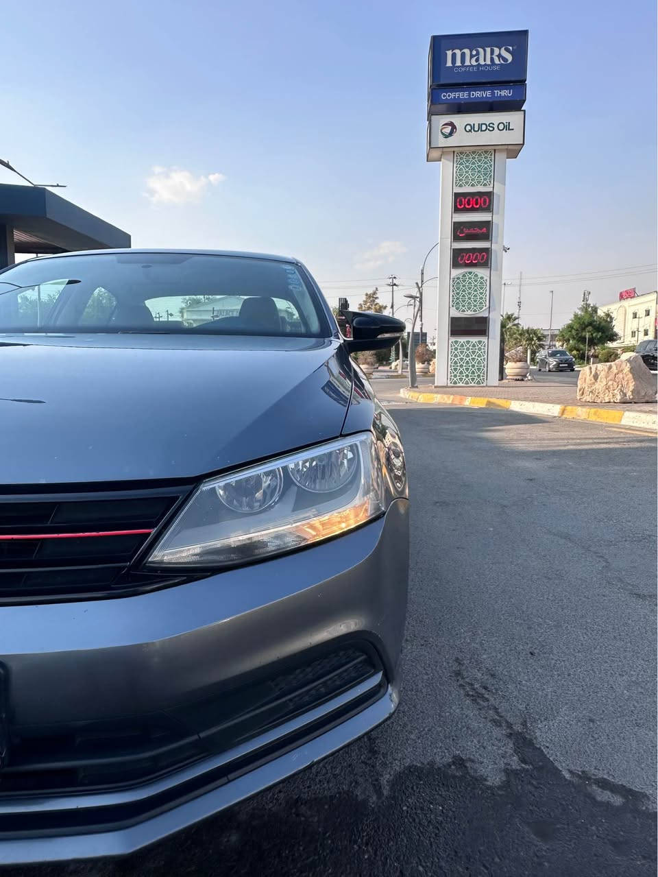 سلام عليكم للبيع Volkswagen  موديل 2016   رقم اربيل رقم سنويه كوله جديد سياره باسمنا
موصفات السياره خليجي
محرك 2000 تنفيس طبيعي 
كير 6 نمرات 
قطعتين تبريد ثلج
مثبت سرعه 
داخل كريمي 
شاشه وكامره 
منظومه زينون 
سياره لايت +  اتو ماسحات اتو 
سياره بيه قطعه ونص صبغ بجم كبس خلف كبس
3 تعديلات بارد صغار كلش
سياره جاهزه من كل النواحي  مابيه نقص 
السعر 97وبيه مجال للشراي
الاستفسار *********** كركوك, العراق
