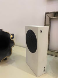 Xbox Series S • ٥١٢ جيجا • ضمان شهر