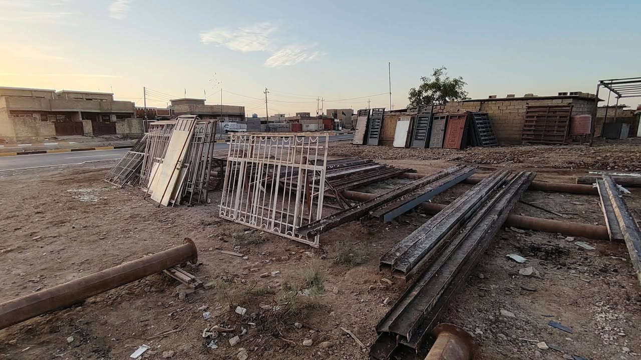 السلام عليكم 
يوجد لدينا انواع شيلمان ول قياسات شيلمان بلجيكي درجه اول المتر 10
يوجد بيبان و شبابيك جديده و مستعمله 
زوايا حديد ب انواع قياسات 
يوجد سندويج ايضا بيبان خشب 
كل هذا في سكله دراجي 
العنوان :بغداد /الحسينية /مقابيل مسبح الماسه 
***********
