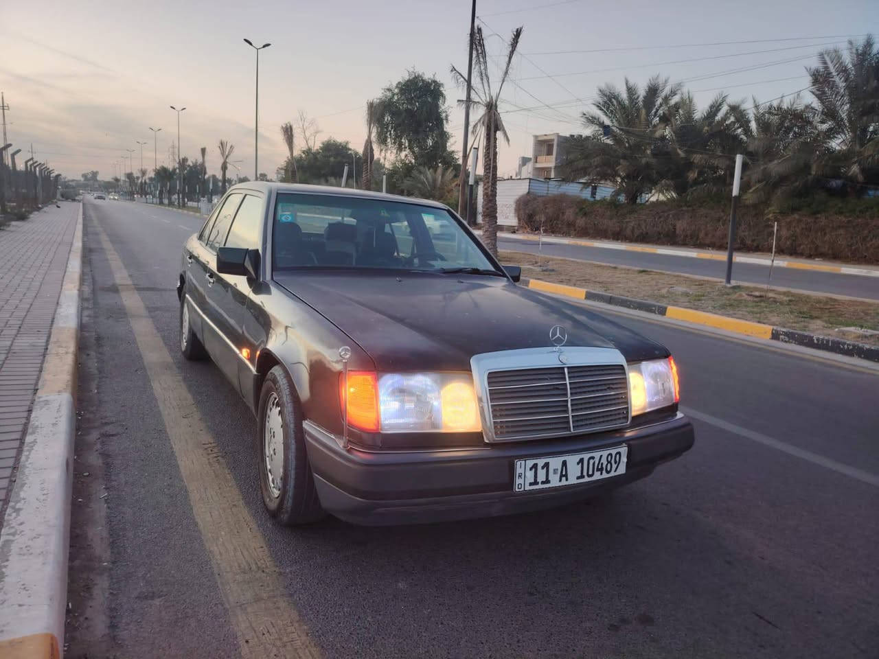 سلام عليكم للبيع او مراوس دب1989بيها جاملغ امام مبدل فقط رقم بغداد نكليزي بسمي شرط التحويل ثاني يوم تخم تاير جديد باتري جديد مكينه بل جيس لا تبخير ولا تنقيص  سياره غرفتها جديده قواعد دبل بلادي  السياره تبجيلها على صبغه ونقص تبريد فقط مكان بغداد ***********
