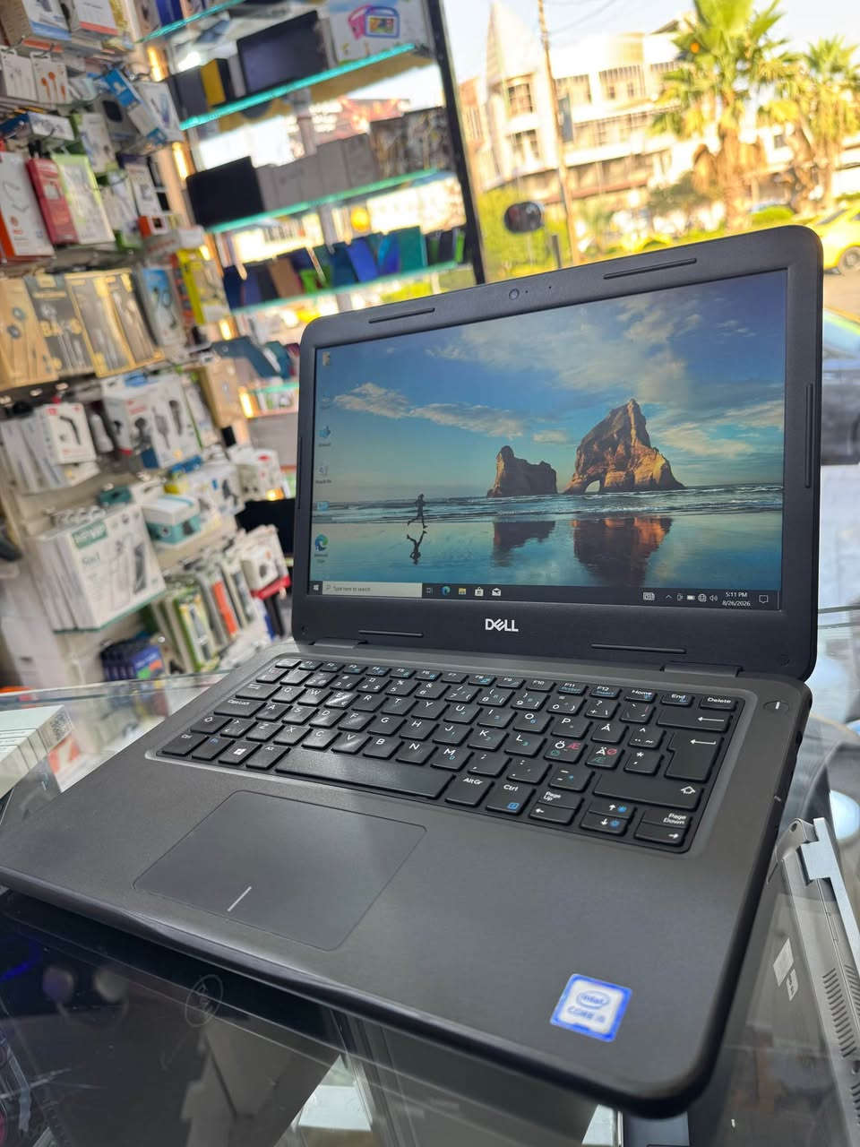 Dell laptop 
Core I 5 الجيل الثامن 
Ram 8 GB 
SSD 256 GB 
شاشه ١٤ FULL HD 

٢٣٥ الف فقط 

*********** أربيل, العراق
