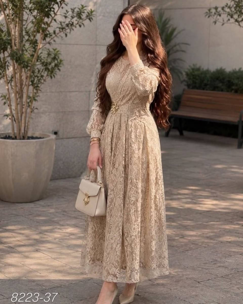 فستان مناسبات كيبور 😍
للحجز ***********
السعر ٣٧ الف
  نوع الخامه كيبور مبطن تركي 
المقاسات   38-40-42-44-46-48
لمسة

نص مكتوب في الصور:
- 8223-37