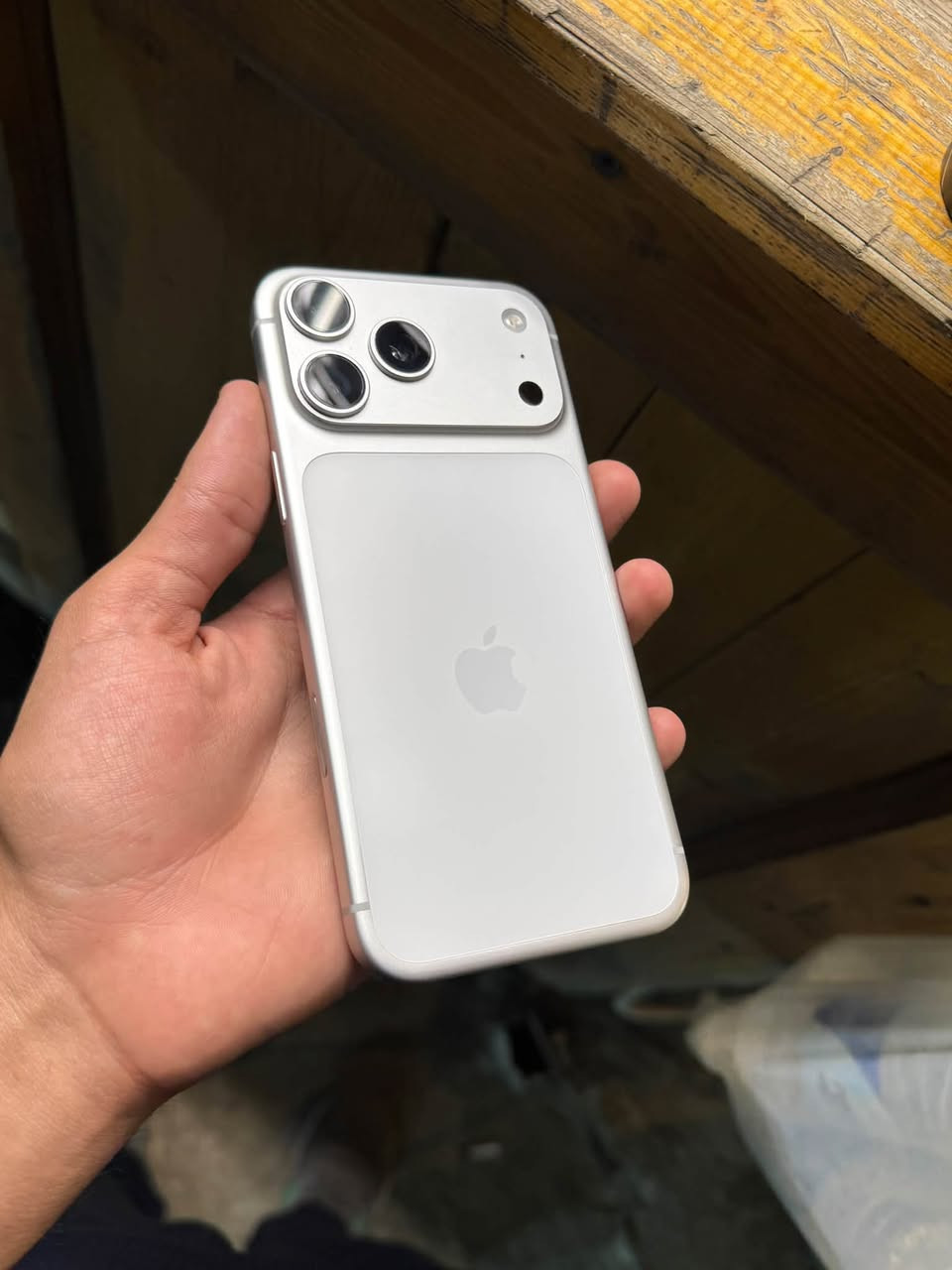 17 Pro Max 
256GB
95%
كامل ملحقات 
1,700,000
***********
***********
الحلة ومتوفر توصيل .
