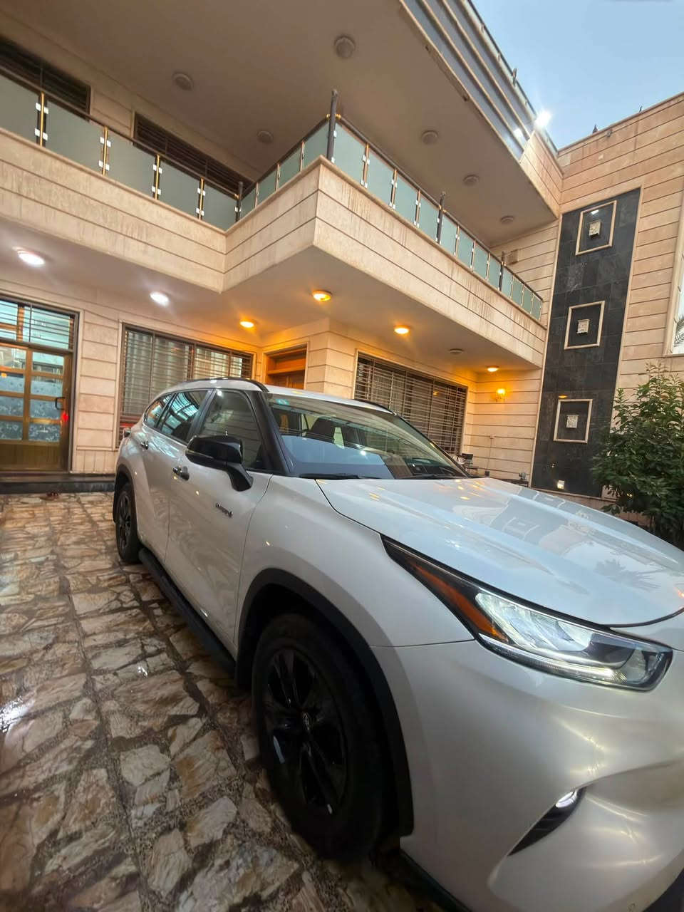 🚘 تويوتا هايلاندر 2024شركة تيوتا ساس

▪️ الفئة: GLE Black Edition 
▪️ اللون: أبيض 🤍
▪️ الحالة: بحالة وكالة ماشية 20000Km✨
▪️ الكفالة:  شركة ساس
▪️ السنوية: رقم بغداد جديد📍
▪️ سيارة نظيفة جداً ومعتنى بيها
•  هايبرد HEV
•  محرك 2.5 لتر، 4 سلندر
•٣ قطع تبريد
•  كشنات جلد 
•  قير أوتوماتيك E-CVT
•  7 ركاب
•  باب خلفي كهربائي
•  مقاعد كهربائية
•  كاميرا خلفية
•  تحكم مناخي أوتوماتيك
•  Apple CarPlay
•  تشغيل بصمة
•  مثبت سرعة
وباقي مواصفات هايلاندر الساس المميزة�
💵
� السعر: 390 ورقة 💰
📞 للجادين فقط
🔥 فرصة مميزة للي يدور على هايلاندر نظيفة ومضمونة
� للاستفسار والتواصل:
📱 ***********
📱 ***********

�
