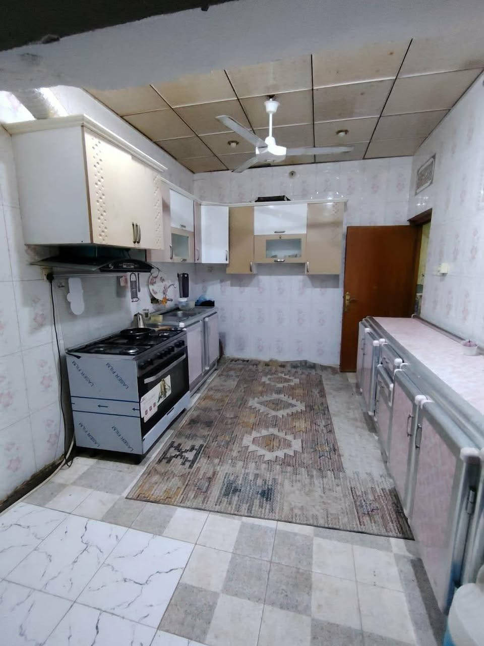 بيت طابو زراعي علئ شارع القادسيه مقابل مدرسه اقرا مساحه 200متر للحجز والاستفسار واتساب فقط ***********
