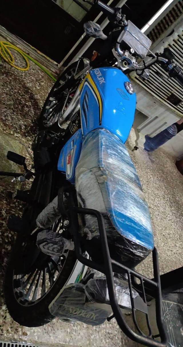 السلام عليكم دراجه سولنك مديل 25 نازله ب26 مگفوله گفاله عامه 
مگينه200Cc مگفوله گفاله عامه برغي ممفتوح بيها اصبانه مطاختها مال جناي دراجه بعدها وگاله شرگه بيها جهاز انذار سرقه وبصمات وسويجات تشغيل عن بعد  اوراقها گامله وتترقم ووصل المعرض موجود ومگينتها صبانه ممدود على المحرك مگفوله گفاله عامه مگفوله مگينه وگهربائيات دراجه تتعب تكول جديده بعدها بحاله الوكاله من گد مانضيفه صارلها 5اشهر نازله من المعرض سعرها 825وبيها مجال الشراي يخابرني ويشلع عيوني الاثنين وبخدمته مگاني الشعب 📍رقمي للتواصل *********** واتساب الشراي يخابرني ويدلل يشلع عيوني .
