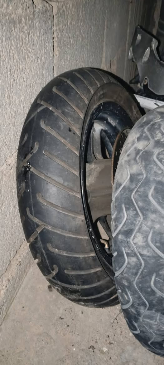 زوج تايرات • مقاس ٣٥ • مكان كوت