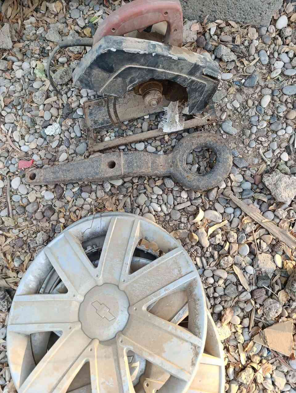 سڵاو ؟کۆسری دارە، 15هزار ،هۆکەکە،30هار ئەسڵیە ،کەپکان اڤیو اوبترایە ،20 هزار ؟سۆندەکە یەک ئینجە ،45 هزارە؟ ***********
