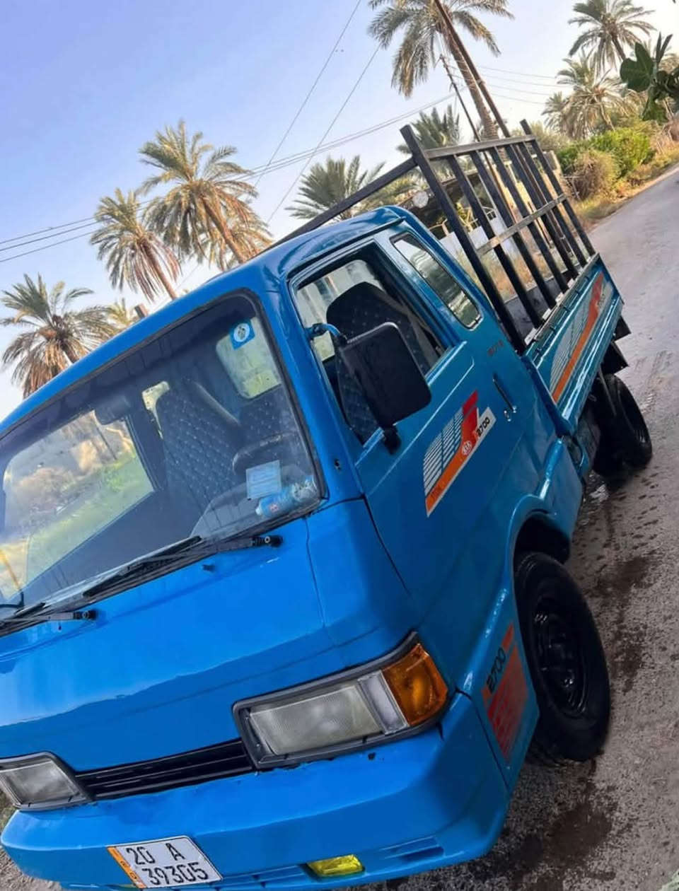بسم الله الرحمن الرحيم 

كيا بنكو 93 قمارة وربع 6 چنگال 
كير محرك اكسل شاصي رقم شاصي كفاله
صدر وباور ومشط كله معمر جديد 
تخم تاير خلفي جديد غرفه دوشمه جديده
رقم ديالى انكليزي بسمي سنويه لل 31 
مصبوغة للجمالة 
مكاني صلاح الدين الضلوعيه 
سعرها 43 
***********
