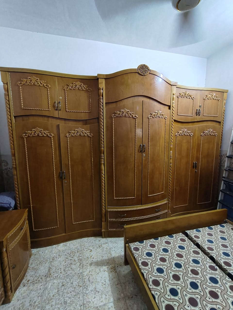 غرفه صاج وجهين درجه اوله ست ابواب طابقين صبغ حراري رش سعره 900الف شد ونقل داخل كربلاء عليه ***********
