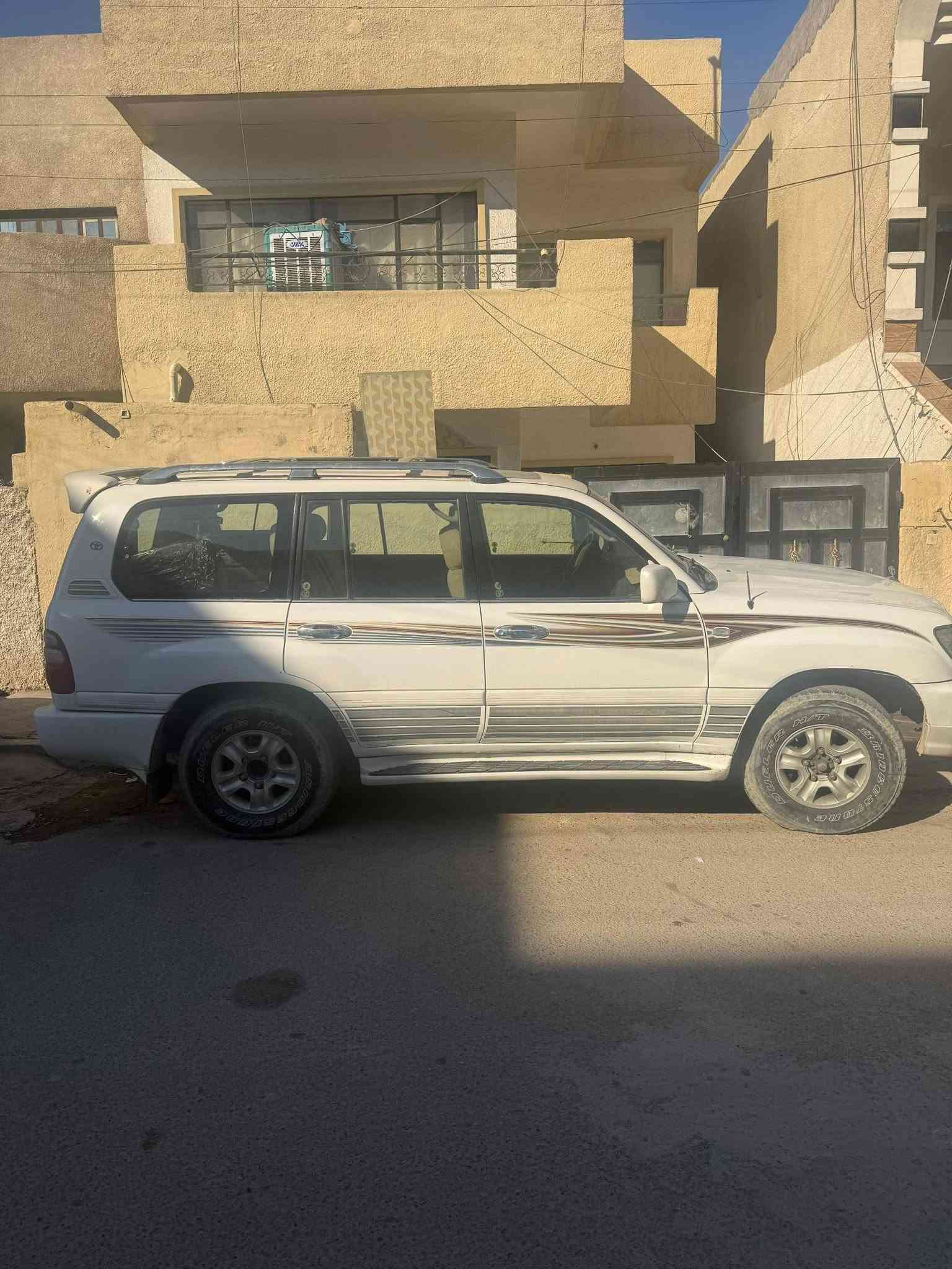 للبيع لاندكروزر ٢٠٠٠ فول مواصفات بلادية مكفولة كفالة عامةمن الصبغ والضرر والبارد بأسمي رقم بغداد 
***********
***********
السعر ١٥٠$
