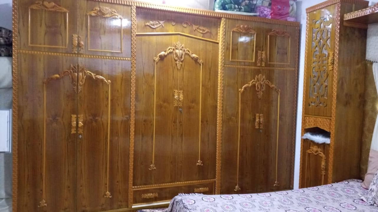 غرفه صاج 6 بواب تفصال فصلتها اب مليون 900 صارلها 6 شهور رايدها اب مليون و
200 وبيها مجال شرط نضافه

***********
