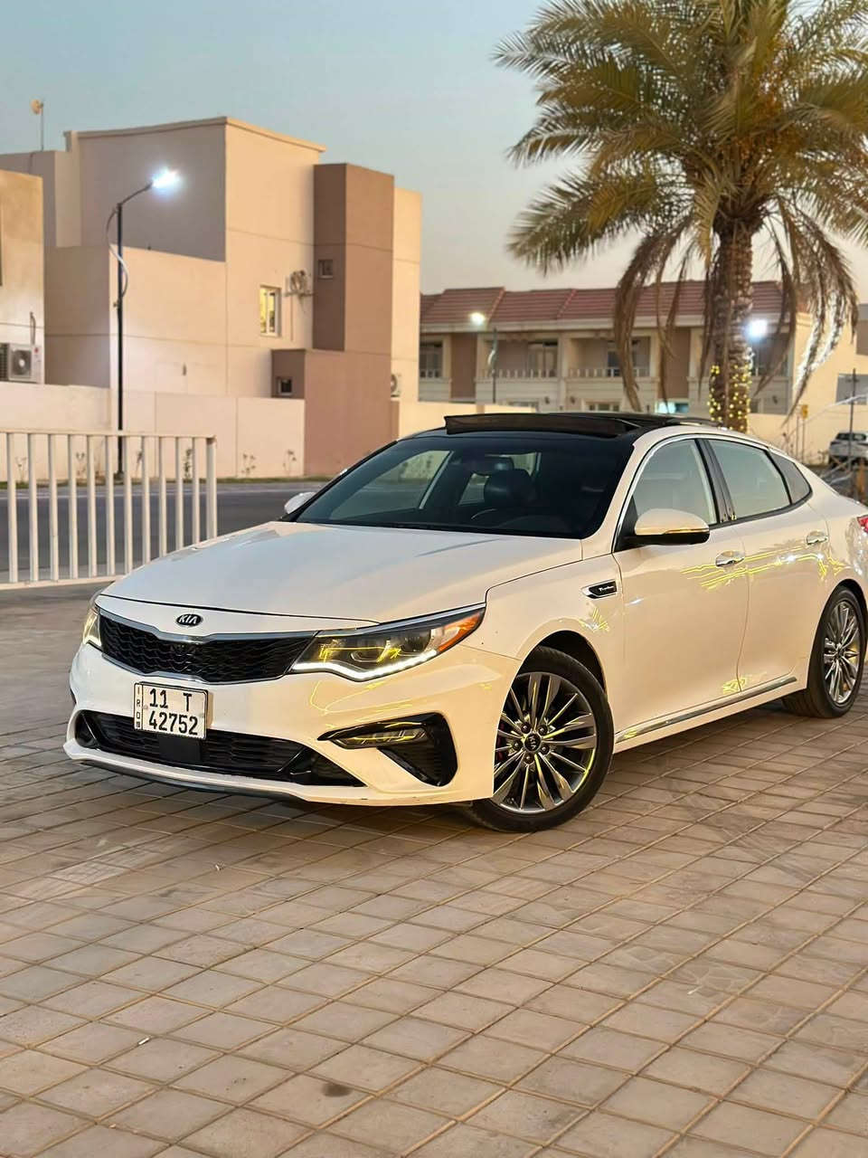 اوبتما 2019 sxl
فول مواصفات Sxl 
بانوراما
بصمة تشغيل وابواب
صندوق ذكي 
لايتات زنون 
سماعات كارديون هارمن 
رادار امامي وجانبي
اربع كامرات
كشنات الاماميه تدفئه وتبريد
كشنات خلفيه تدفئه
ستيرن تدفئه
كشنات خزن ميموري 
تحديد مسار 
كار بلي
مكانها كربلاء
ماشيه 78 الف
حادثها مرفق
و بابتين مبدلات نفس الون
السعر 137
***********
