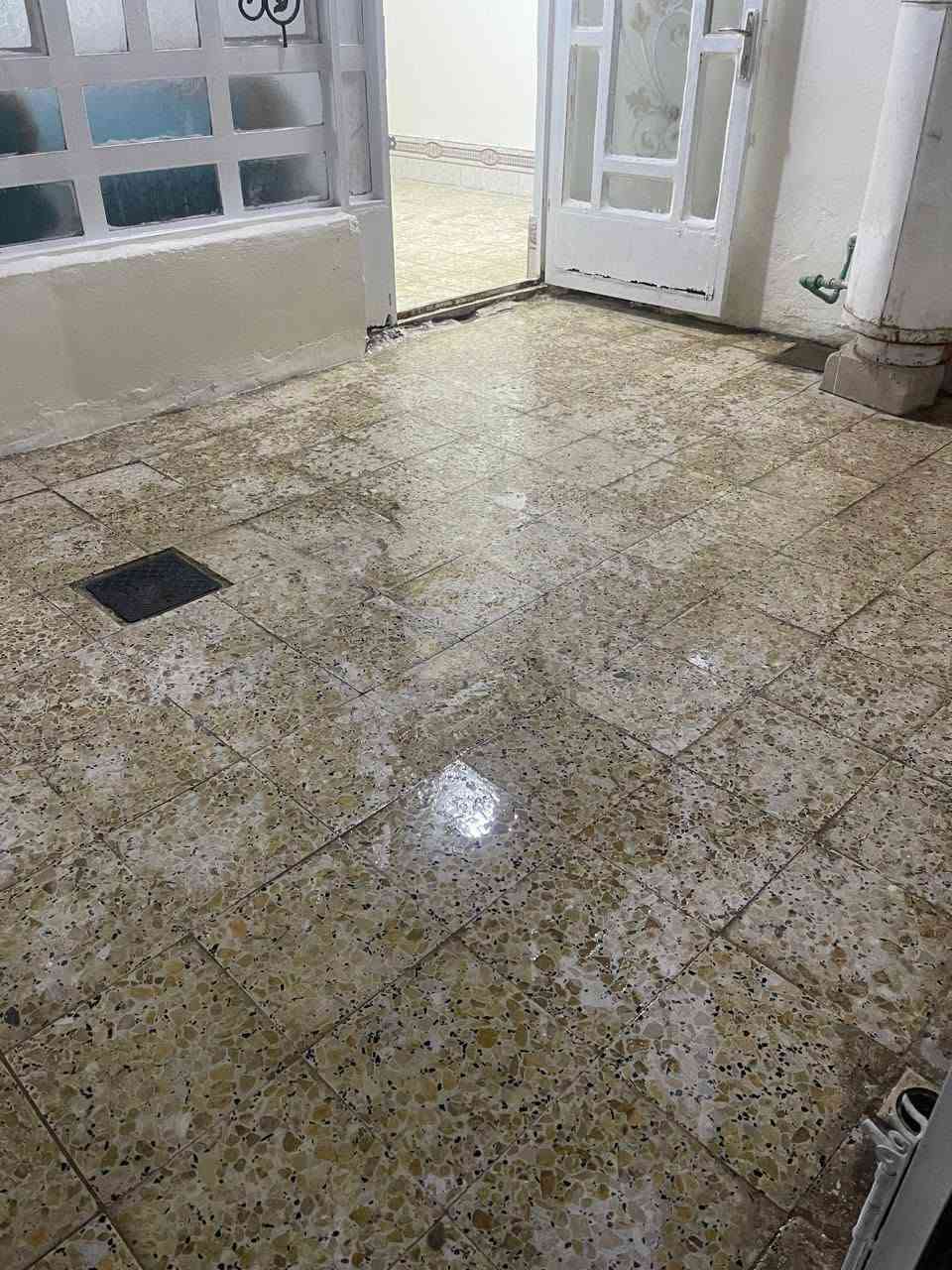 السلام عليكم ورحمة الله وبركاته
دار للبيع المساحة ١٠٠م اساس كونكريت بناء طابوك سقف عگاده غرفه وصاله ومطبخ واستقبال واجهة البيت ٦ و نص براكية شارع المطار القديم مقابل شارع علگم فرع حسينية يعسوب الدين السعر ٣٥ مع المجال بيع نقدا فقط للاستفسار الاتصال على الرقم ***********
