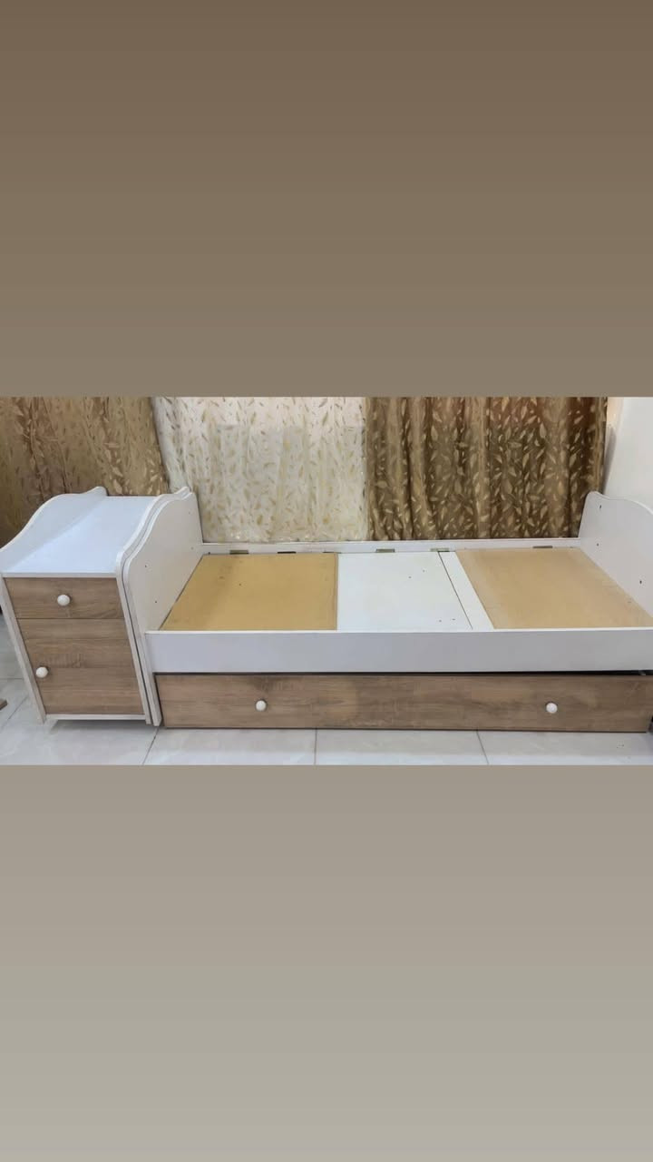 سرير طفل تركي يتكون من سريرين متحرك مع كومدي متحرك 150عنوان الشعب حي التجار ***********

