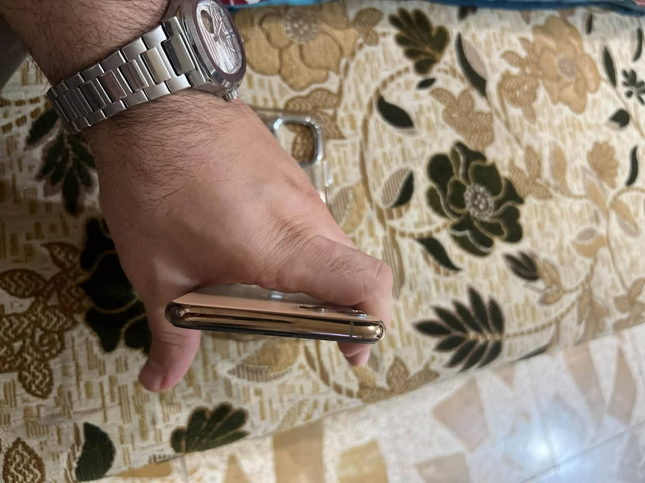 11 برو ماكس ذاكره 256 بطاريه 76 الجهاز بلادي اول مانزل مكفول من كلشي السعر 325 نهايته ***********
