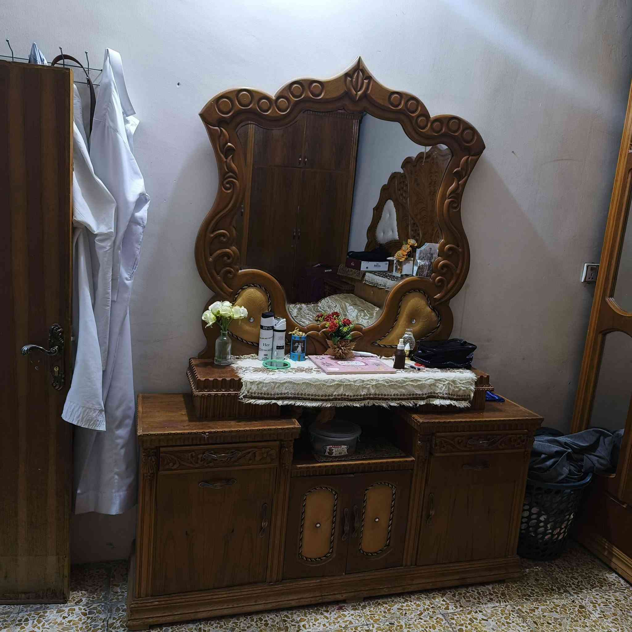 السلام عليكم
غرفة أخشاب للبيع  
نظيفه داخل وخارج السعر800 وبيها مجال 
الاتصال على الرقم ***********
