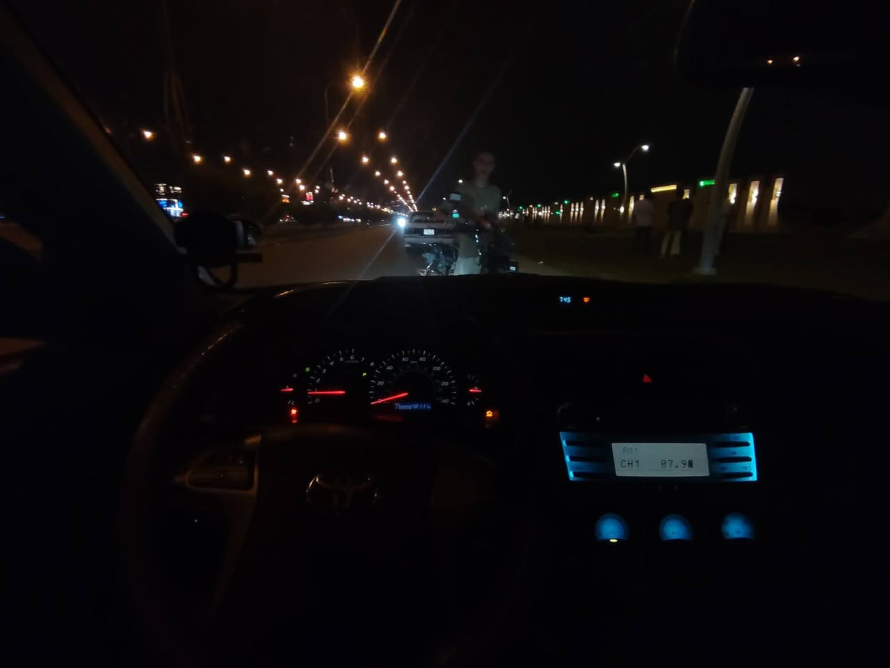 كامري ٢٠٠٧ • رقم بغداد • كشن كهربائي