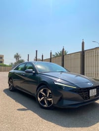 2023 HYUNDAI ELANTRA فول مواصفات عدا الفتحة  ماشية 50 الف  ضرر باب الخ...