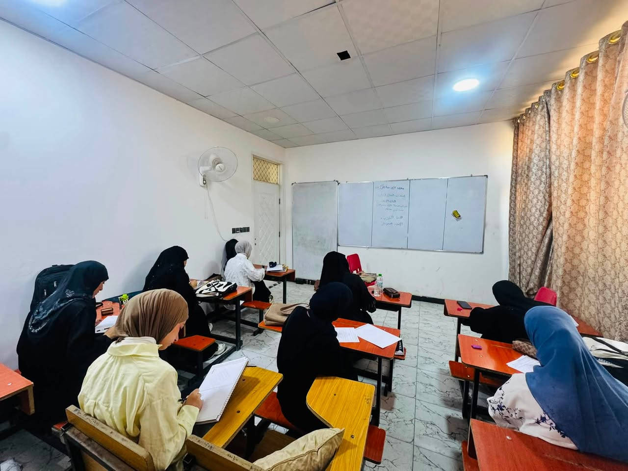 ⚡📚 معهد الجامعة المركزي 📚⚡

استمرار الامتحانات اليومية لطالبات السادس العلمي في مادة الفيزياء – الفصل الثاني الدائرة الأولى 🔋✨

📖 موضوع الامتحان:
ساق موصلة تتحرك داخل مجال مغناطيسي منتظم 🧲⚡

بإشراف الأستاذ المتميز
👨‍🏫 أحمد مطر
مدرس إعدادية قتيبة الأولى للبنين

🎯 الامتحانات اليومية… متابعة مستمرة، تثبيت للمعلومات، واستعداد أقوى للامتحان الوزاري 💪📈

🌟 في معهد الجامعة المركزي… نتابع خطوات طلبتنا لنصنع النجاح. 🌟
مع وجود فرصة للتسجيل حاليا 
العنوان ديوانية حي الجامعة نهاية 
***********-***********
