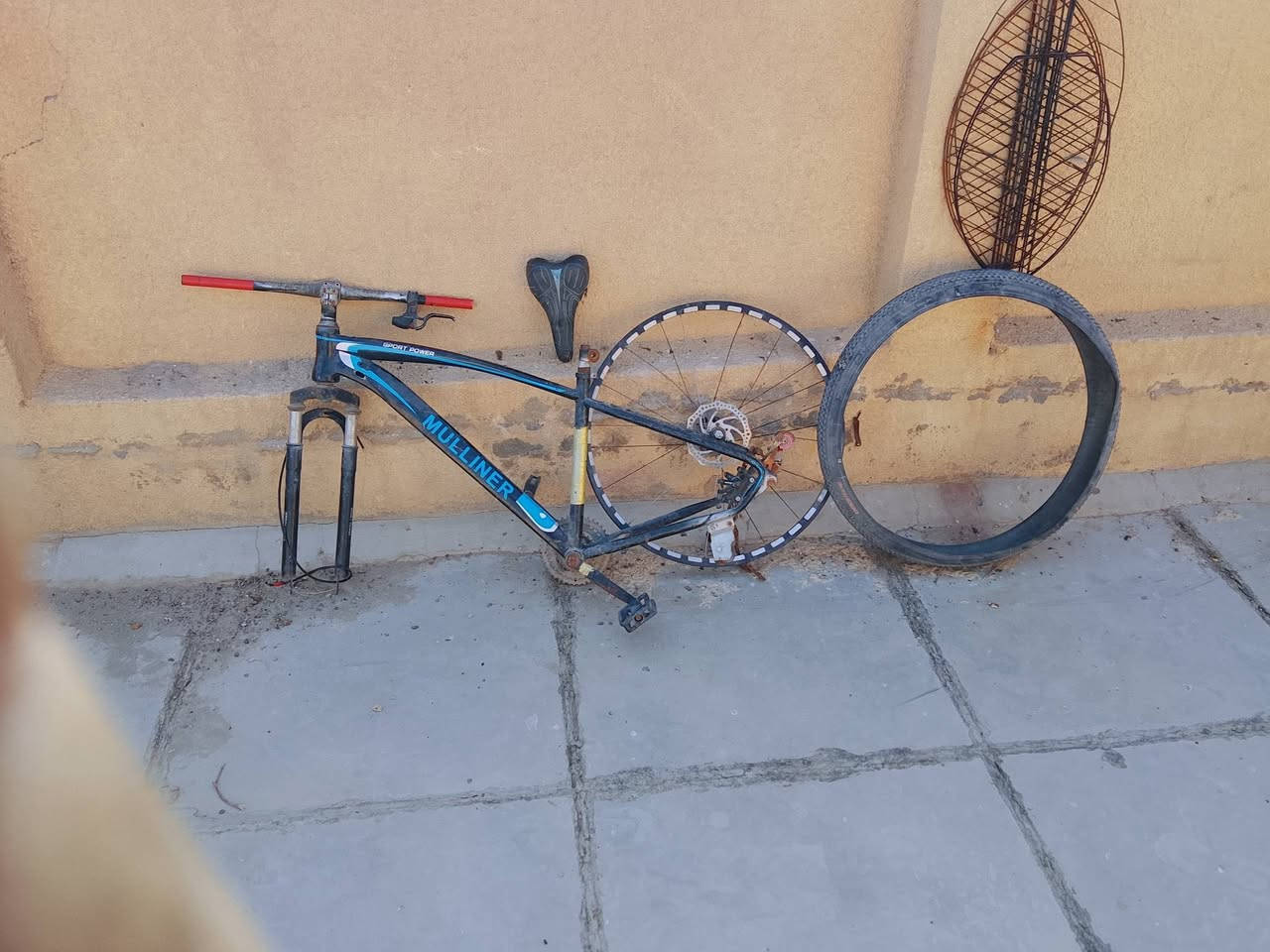 باسكل ياباني ابيض للبيع بيه نقص فقط زرف بل جوب +غراض باسكل تفصيخ للبيع العنوان بغداد البلديات رقم بي وتساب ***********
