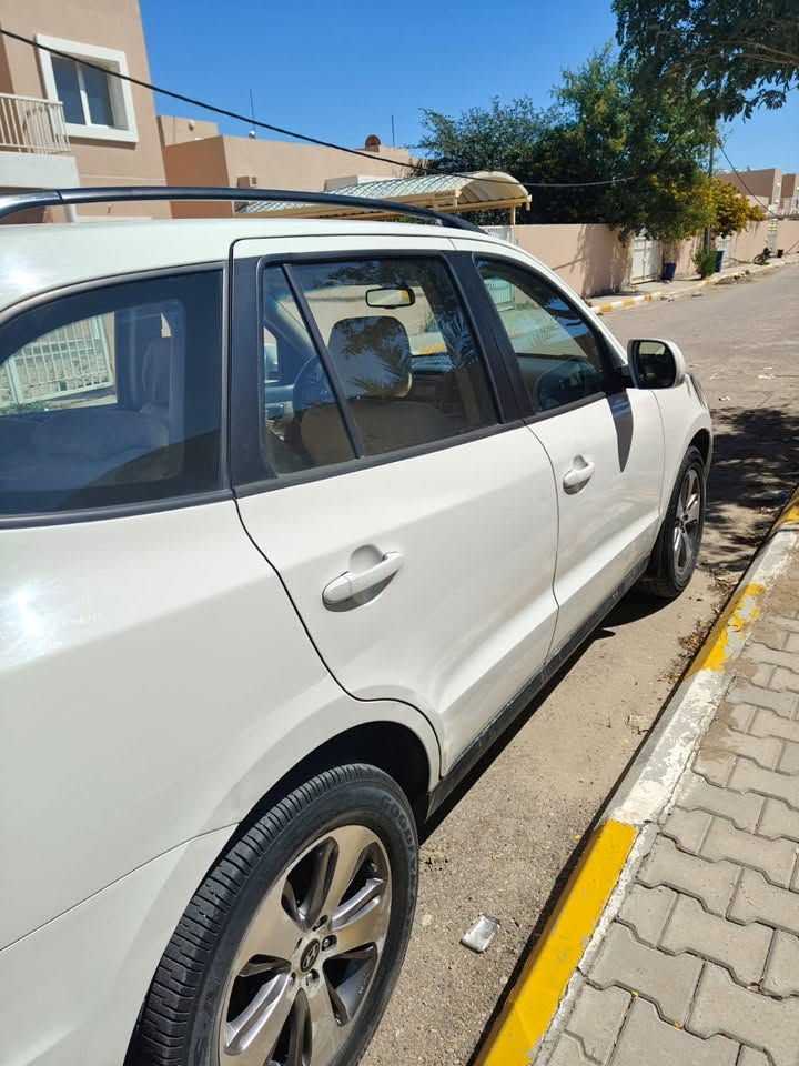 سنتافيا خليجي مكفول موديل 2012
رقم انلكيزي بصره 
محرك 2400 
4 سلندر 
السعر 140 مكان ناصريه مركز وبيه مجال مكلف بلنشر رقم صاحب السياره ***********
