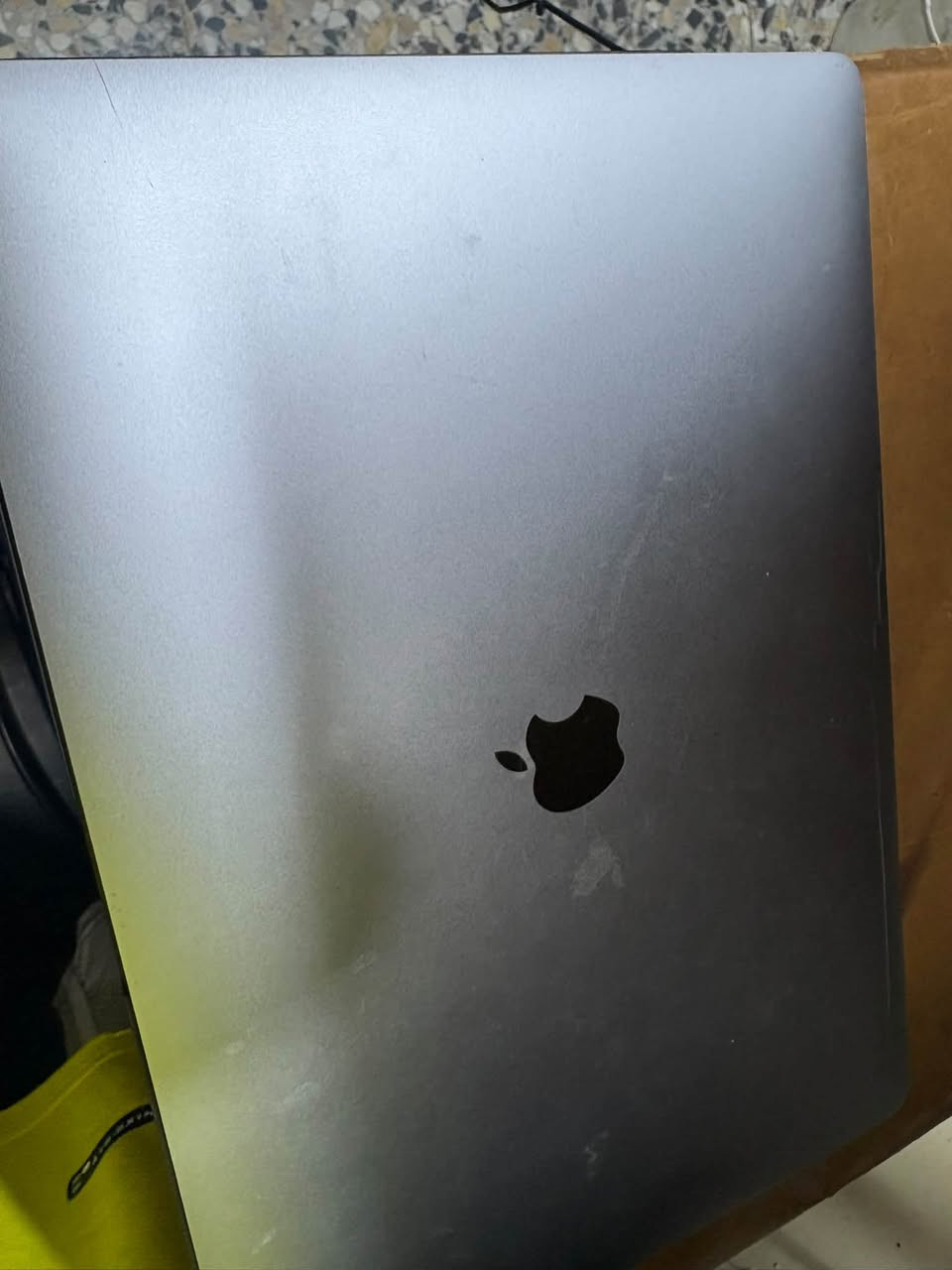 ماك بوك برو 2017 للبيع نظيف كلش 15 انج
256g
16g رام
core i7
بدون كارتونه سعر 450 و بي مجال مكان بغداد مدينة 
الصدر ***********

نص مكتوب في الصور:
- MacBook Pro 15-inch, 2017 Processor 2.8 GHz Quad-Core Intel Core i7 Graphics Intel HD Graphics 630 1536 MB Memory 16 GB 2133 MHz LPDDR3 Startup disk Mac Serial number C02WG5HGHTD5 macOS Ventura 13.7.8 More Info... Regulatory Certification TM and (C) 1983-2025 Apple Inc. All Rights Reserved.