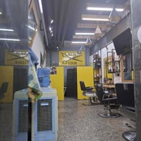 محل حلاقة للبيع المحل جاهز وشغال وبي حلاقين عدد2 المنطقة زيونة م 716 ل...