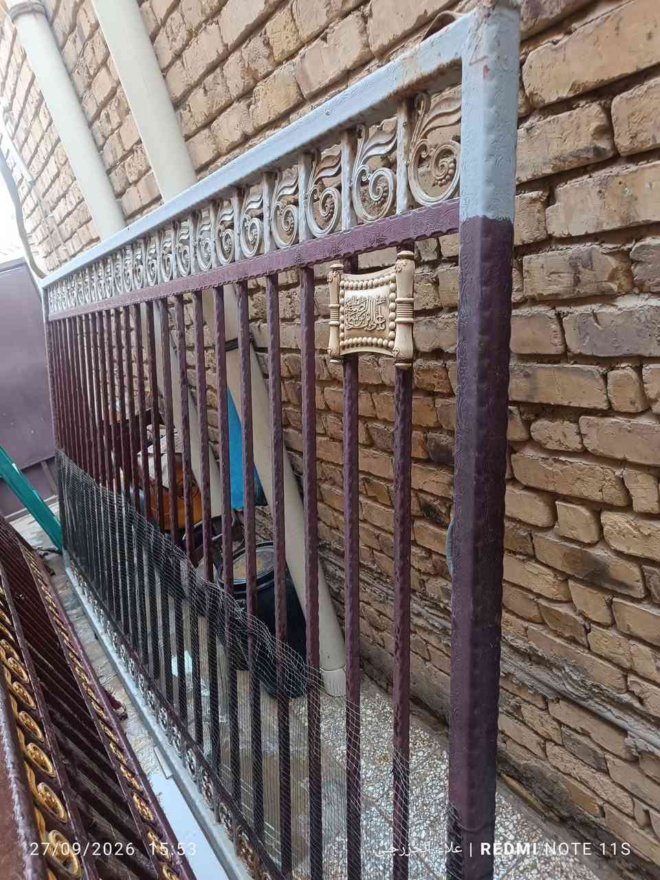 #للبيع باب سلايد مع محتوياته شغل نظيف وحديد ثقيل مع سكة چنل ساقية طول 3.50 متر وإرتفاع 1.75 متر مع محجر صول 4 متر إرتفاع 75. سنتم
السعر  450 ألف  
 موجودات في الديوانية /أم الخيل 3/شارع 20 تليفون ***********

نص مكتوب في الصور:
- 27/09/2026 15:53 علاء الخزرجي | REDMI NOTE 11S
- 27/09/2026 15:53 REDMI NOTE 11S