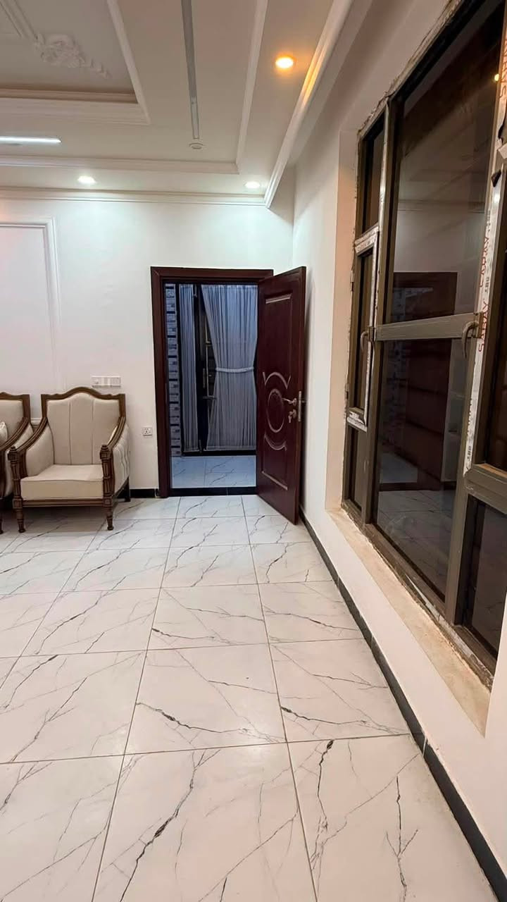مجمع الرواد • طابق ونص • ٢٤٠م