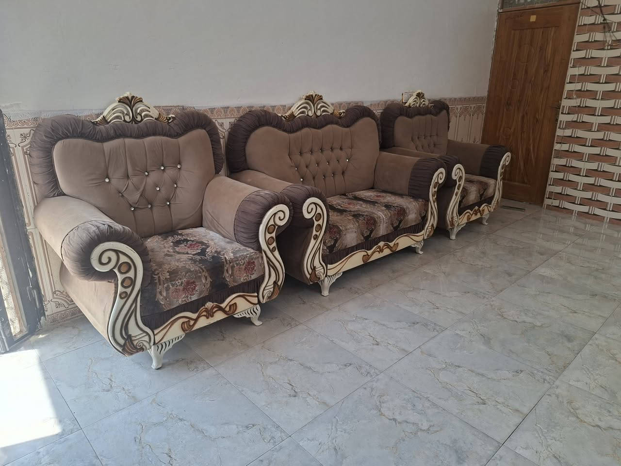 سلام عليكم تخم ١٠ مقاعد البيع بل حكيم  سعر ٣٥٠ ستفسار ***********
