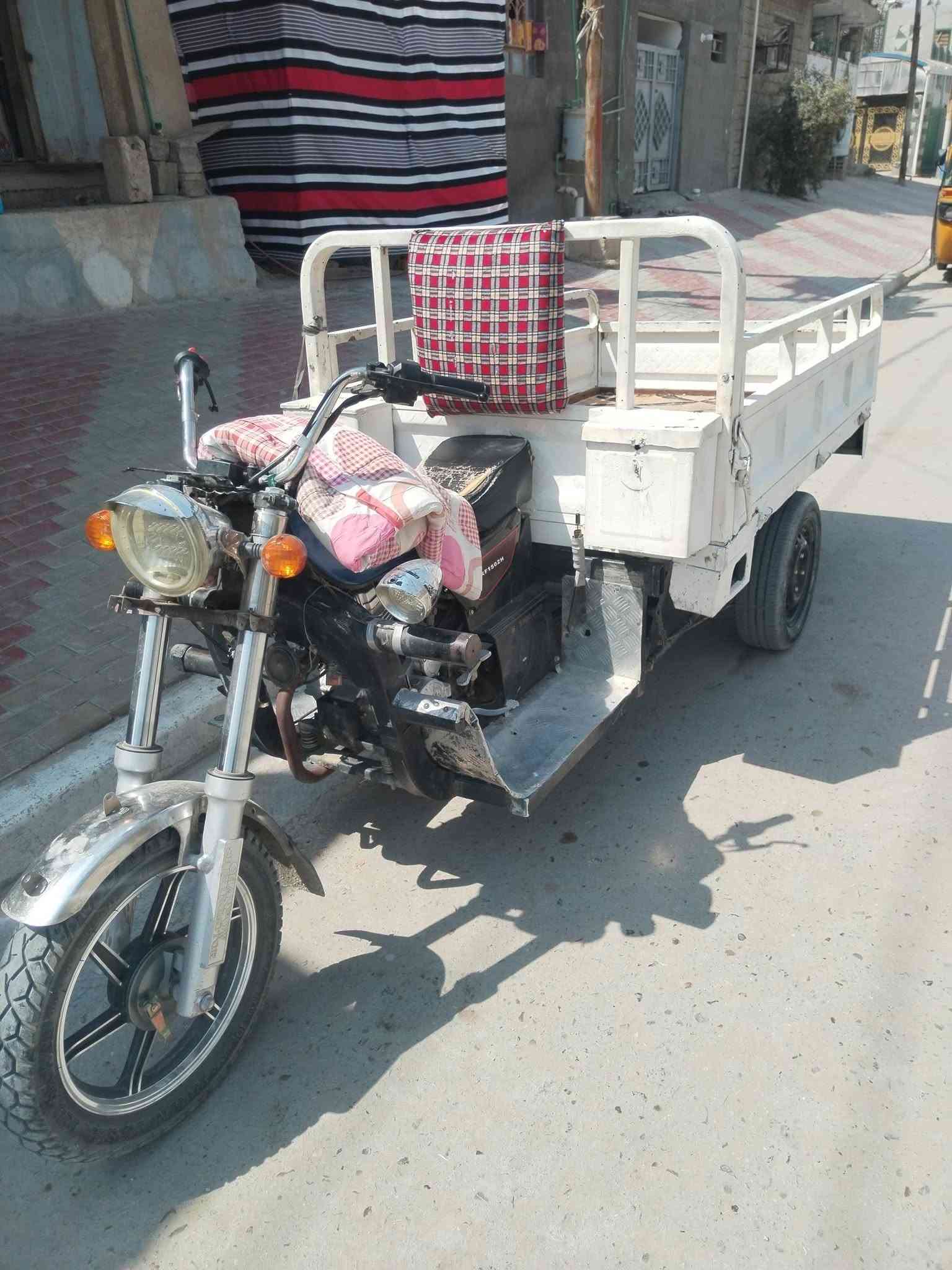 السلام عليكم ورحمة الله
ستوتة MTR  للبيع، نظيفة جداً .
المحرك: 150cc ، نظيفة 
الموديل: 2013
الأوراق: سنوية أصولية (رقم بابل ) 
المكان: كربلاء الحسينيه 
السعر: مليون ونص(وبيها مجال قليل).
، للتواصل والاستفسار الاتصال على الرقم ***********]

