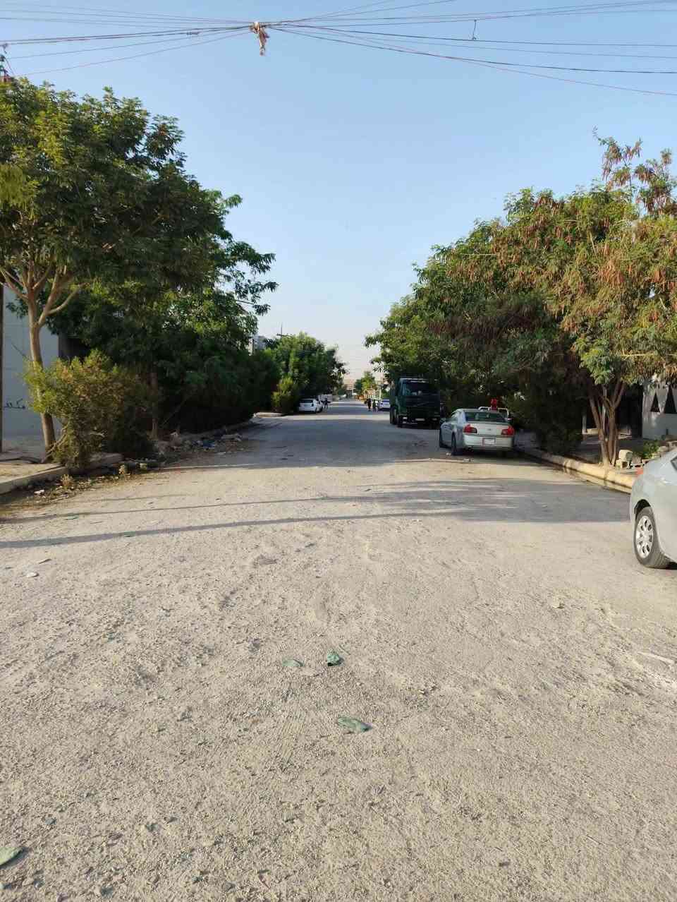 قطعه ارض طابو  مساحه 200 م ركن صايره على شارعين عشرين 
موقع حي العسكري قرب مدرسة بغدا كول 
السعر 150 مع المجال 
ملاحظه تباع كامل او نصف القطعه 
للاستفسار الاتصال ***********
او مراجعه مكتب القاسمي للعقارفرع2 عنوان المكتب حي العسكري قرب جامع المعراج
