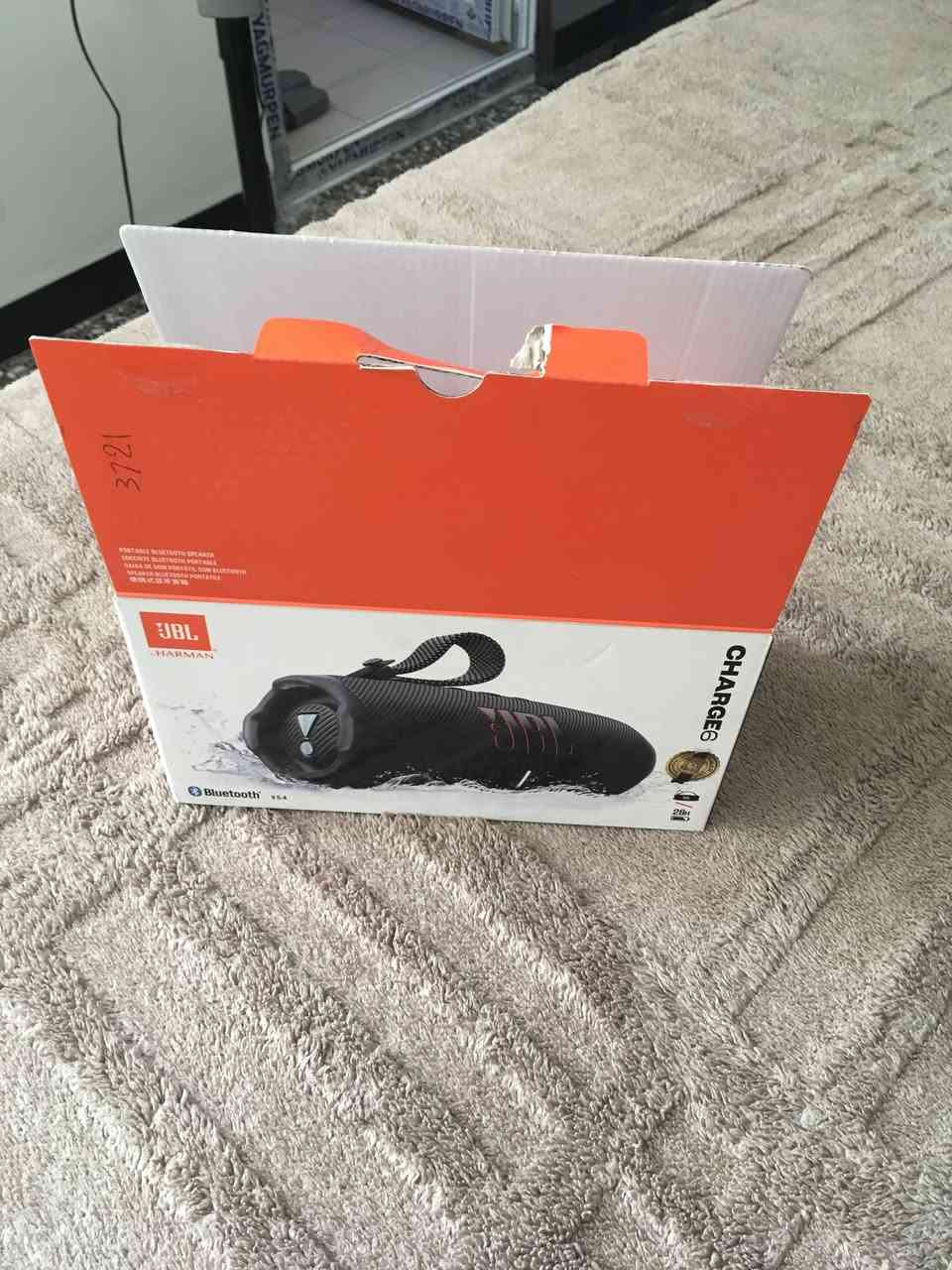 Jbl charge6 غنية عن التعريف للبيع في بغداد
