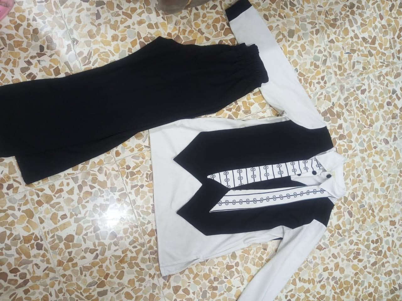 اي قطعة • ملابس