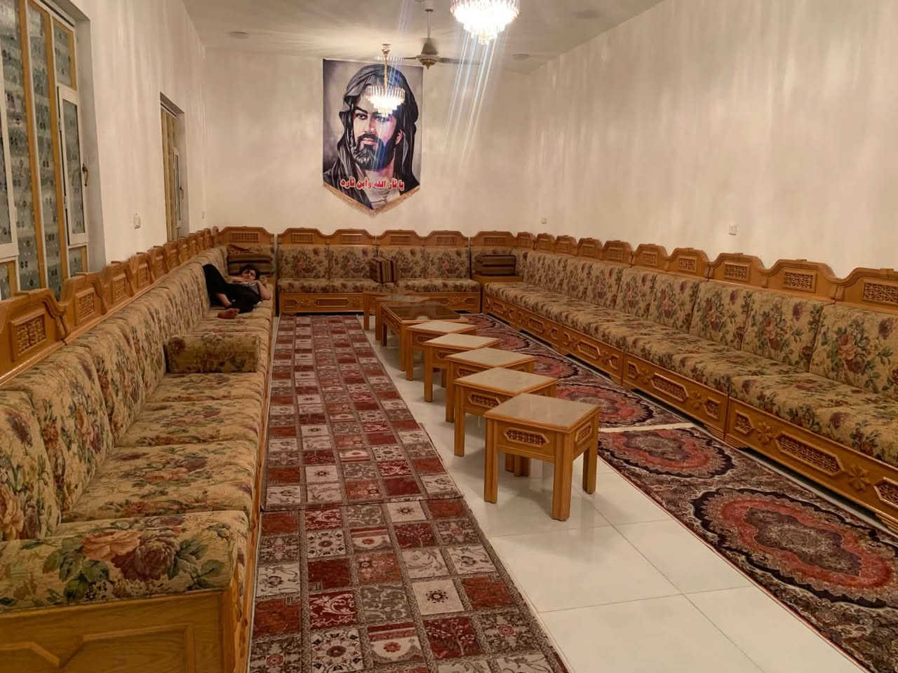 سلام عليكم ديوان شرقيه خشب سنديان تفصال كويتي 
جديد 8طاوله  3زوايه 23 متر عنوان بصره صفوان 
سعر ٢٨٥٠ وبيه مجال بصيط 
*********** / ***********
