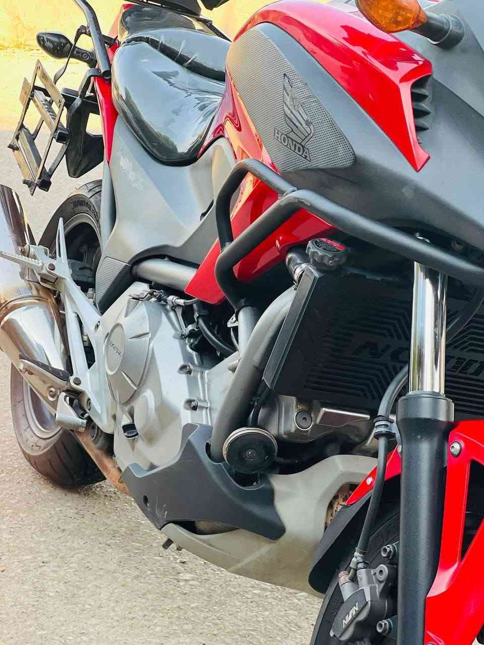 السلام عليكم
Honda ns X

المحرك 700cc 

الدراجه موديل 2015

الدراجه كفاله عامه من كلشي حته من الشخط

اوراق كامله بس بدون كمرك

الدراجه دهن موتل 

وماي اخضر 

سعر الدراجه 3 ملايين و ٩٠٠ وبيه مجال بسيط 

مكان الدراجه ديالى جديدة الشط قرية الحويش قرب مطعم سامان 

التواصل واتساب وفيس فقط 

***********
