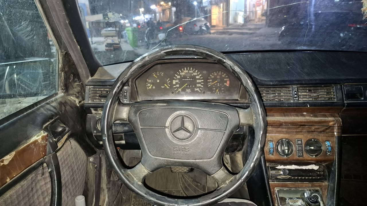 سلام عليكم  السياره موديل  ٩١ محرك كاز  سعره ٣٠ اي تفاصيل  هذا الرقم ***********
