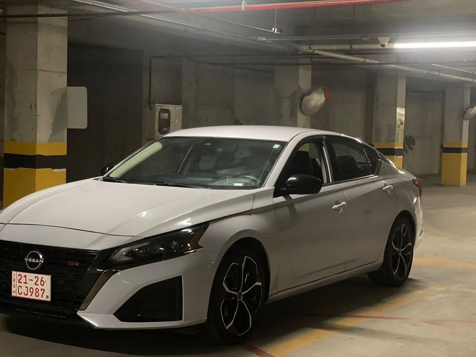 Nissan Altima 2024 Sr
سيارة بدون ارباك 
قطعة واحد صبخ 
باب سايق
موصفات فول بدون فتحه 
عنوان اربيل مدينة معارض 
رقم *********** واساب 
سعرها 170$
